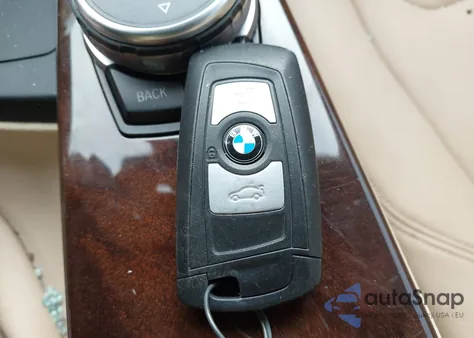 2015 BMW 320I xDrive z USA, uszkodzony, nr VIN WBA3C3G52FNT51086